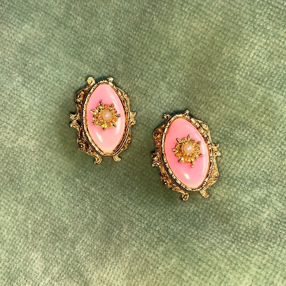 Vintage MOD earrings pink gold pearl enamel ornate clip on earrings - Picture 9 of 10
